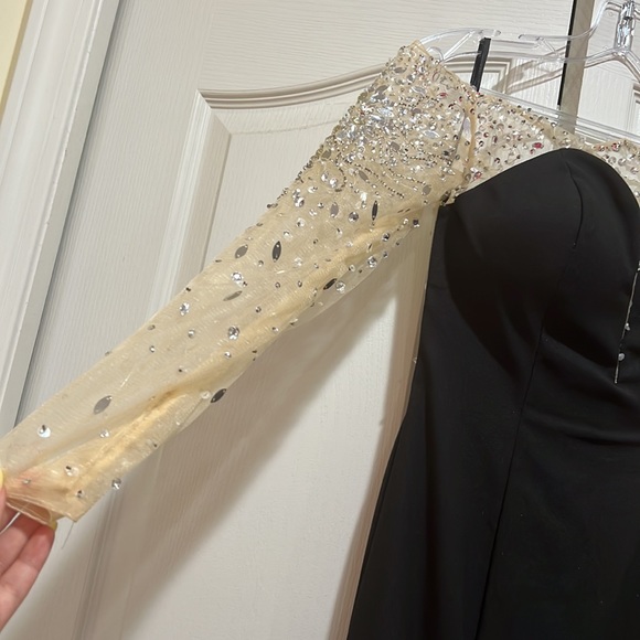 Off the shoulder black/nude with crystal dress | Size: 0-2 | w/ nude sheer shawl - Picture 7 of 9